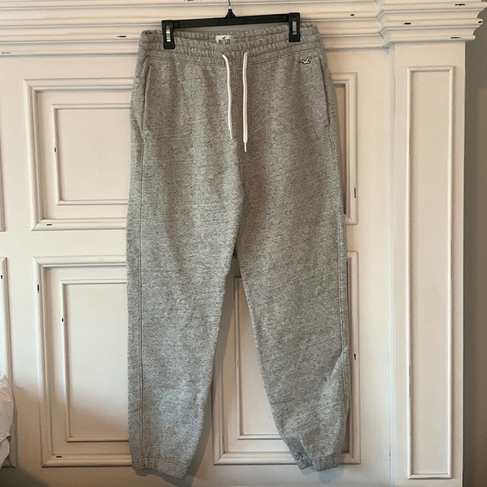 Mens sweatpant by Hollister. Size large. Gray.